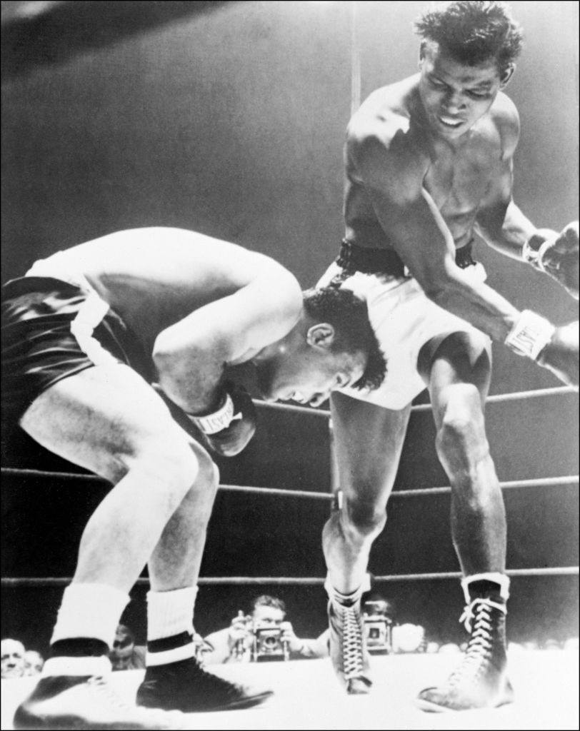 Jake LaMotta fights against Sugar Ray Robinson in 1951