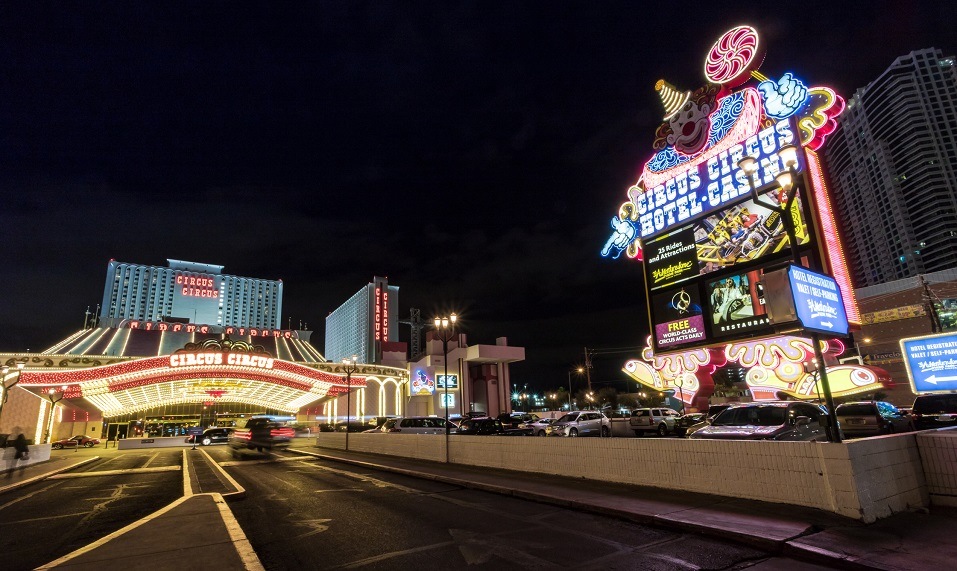 Circus Circus Hotel and Casino entrance at night