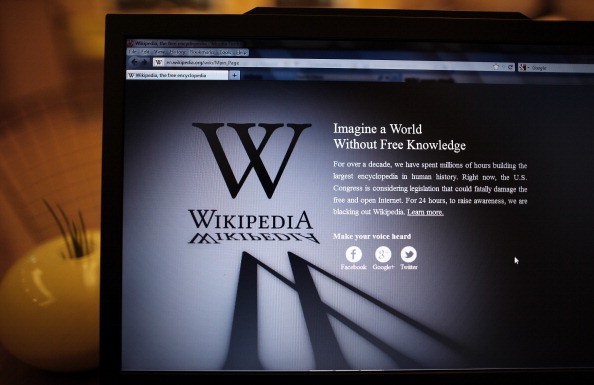 a laptop displaying the wikipedia mission statement