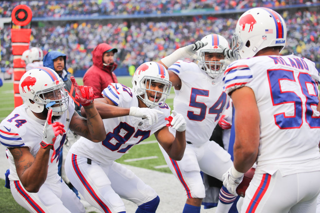 buffalo bills players celebrating on the field