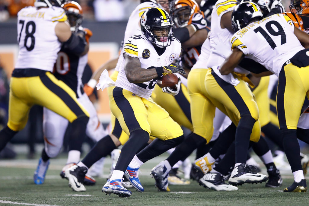 Le'Veon Bell playing football Le'Veon Bell playing football