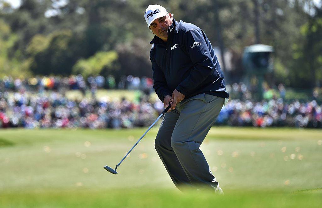 Angel Cabrera putting