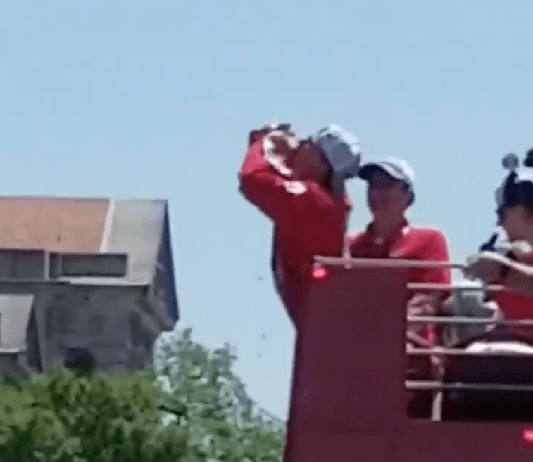Vrana drinking beer. Vrana drinking beer.