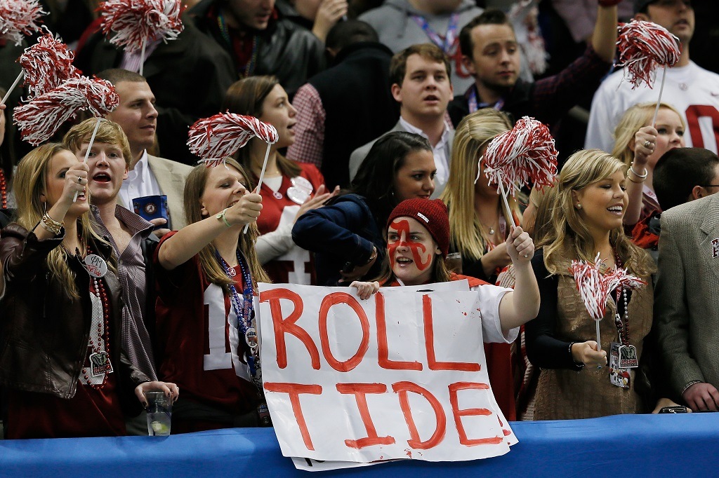 Crimson Tide fans cheer for Alabama ahead of the Sugar Bowl