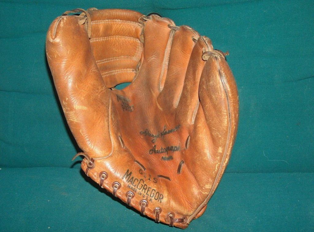 Vintage Macgregor baseball glove from the 1950s Vintage Macgregor baseball glove from the 1950s
