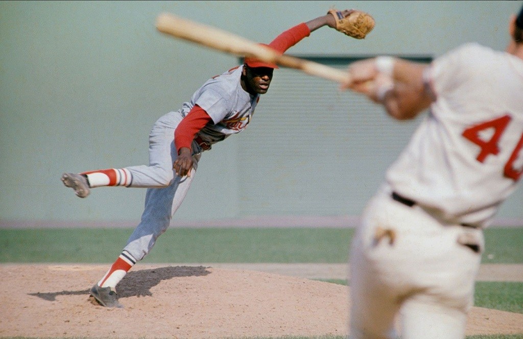 Cardinals ace Bob Gibson faces off with Ken Harrelson of Red Sox in Game 1 of 1967 World Series Cardinals ace Bob Gibson faces off with Ken Harrelson of Red Sox in Game 1 of 1967 World Series