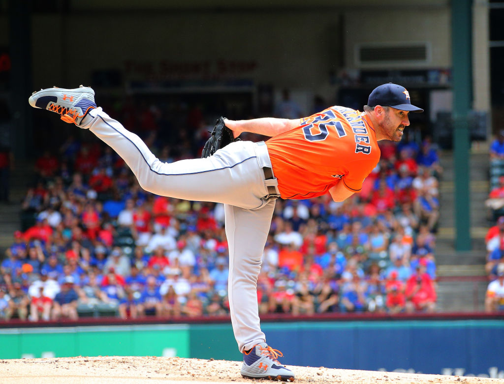 Justin Verlander pitching against the Texas Rangers