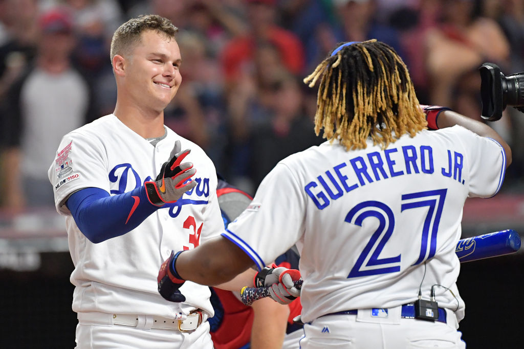 Guerrero Jr. and Pederson embrace at the Home Run Derby