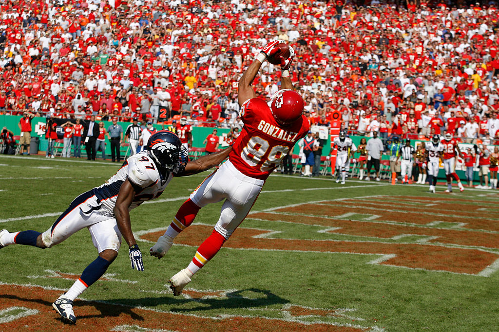 Tony Gonzalez hauling in one of his 111 career receiving touchdowns