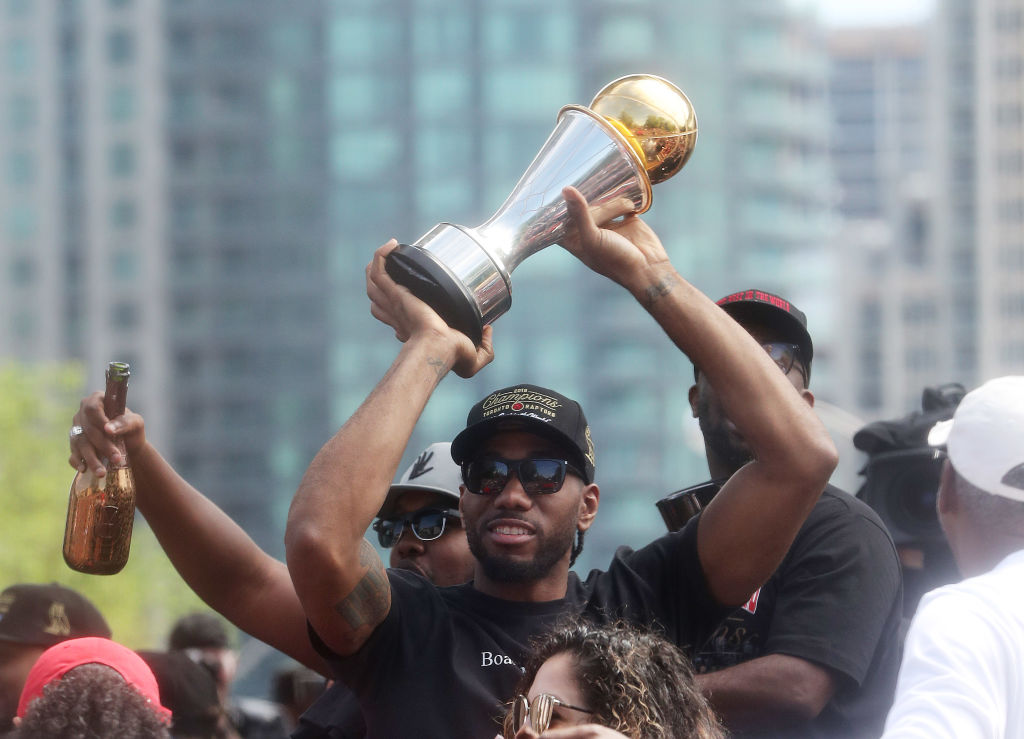 Low-key NBA star Kawhi Leonard said goodbye to Toronto Raptors fans in a low-key way.
