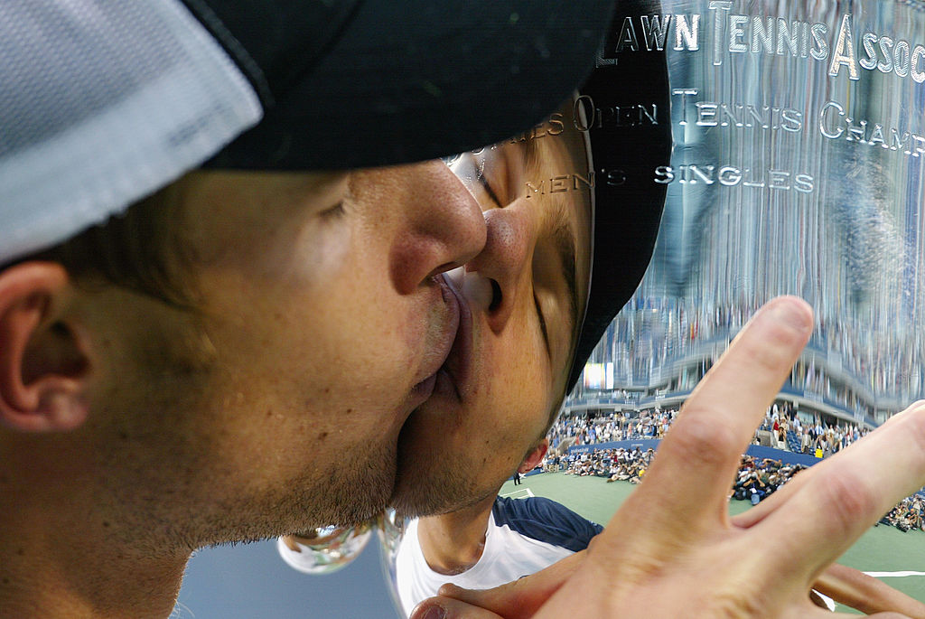 American man Andy Roddick kisses trophy