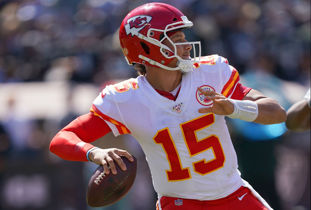 Patrick Mahomes drops back to pass against the Oakland Raiders