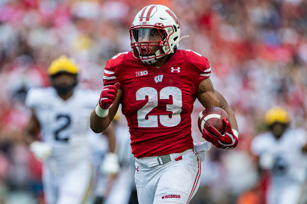 Wisconsin Badgers running back Jonathan Taylor breaks a long run for a touchdown