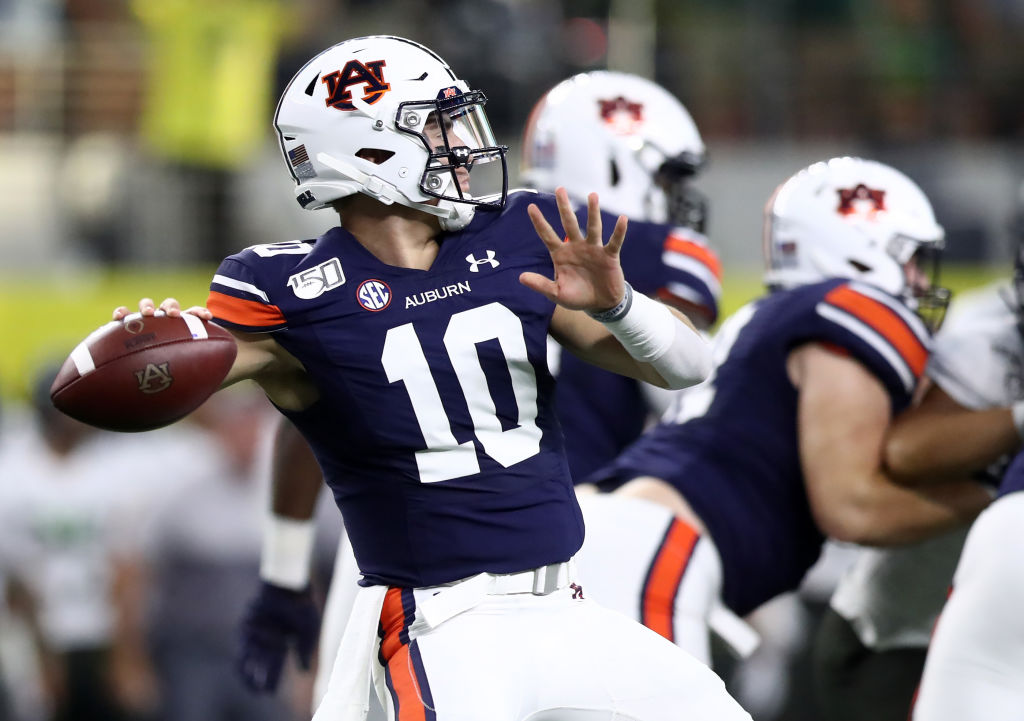Bo Nix #10 of the Auburn Tigers