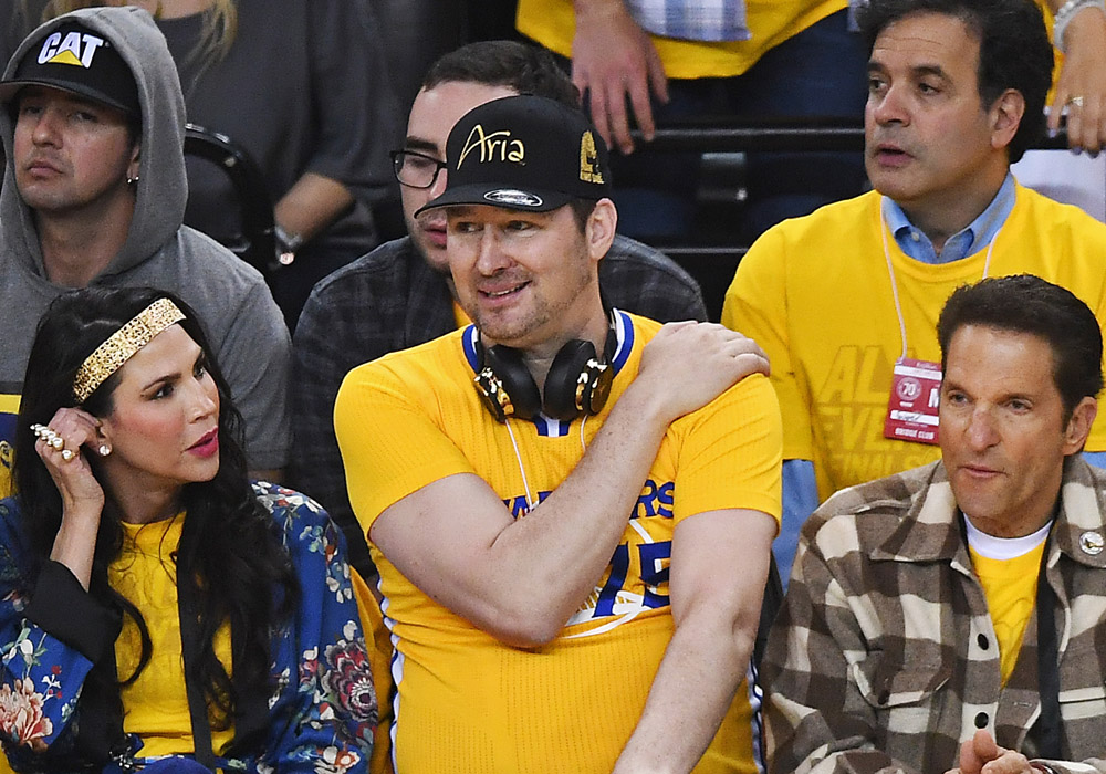 Poker pro Phil Hellmuth watching the Warriors at courtside