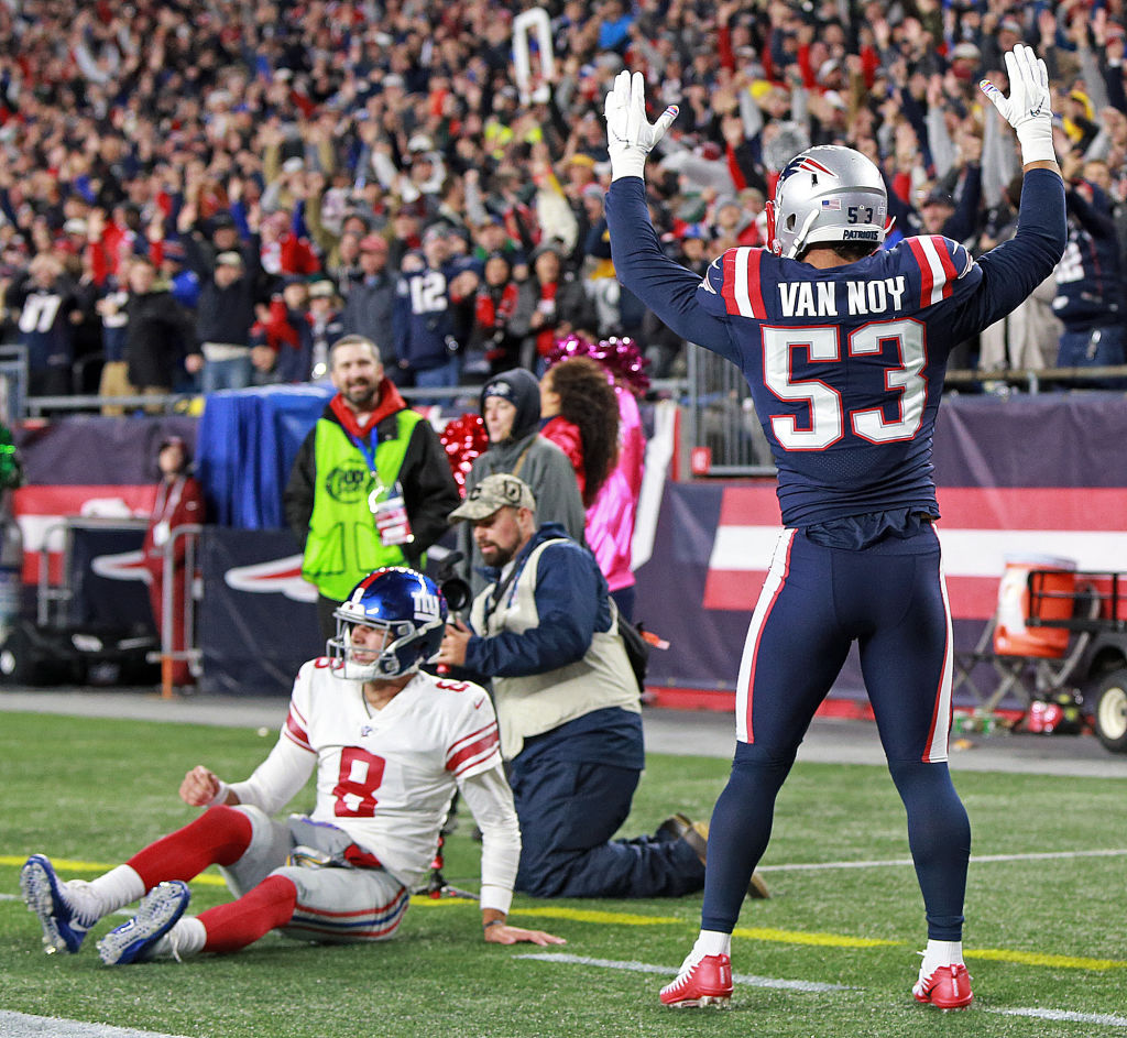 NFL: Patriots Lean on Defense, Running Game in win Over New York Giants