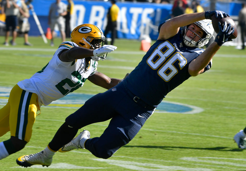 Hunter Henry reaches out for a catch against the Green Bay Packers
