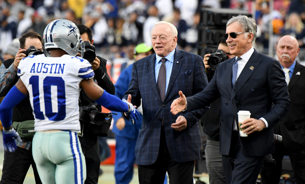 How wealthy is Dallas Cowboys owner Jerry Jones?