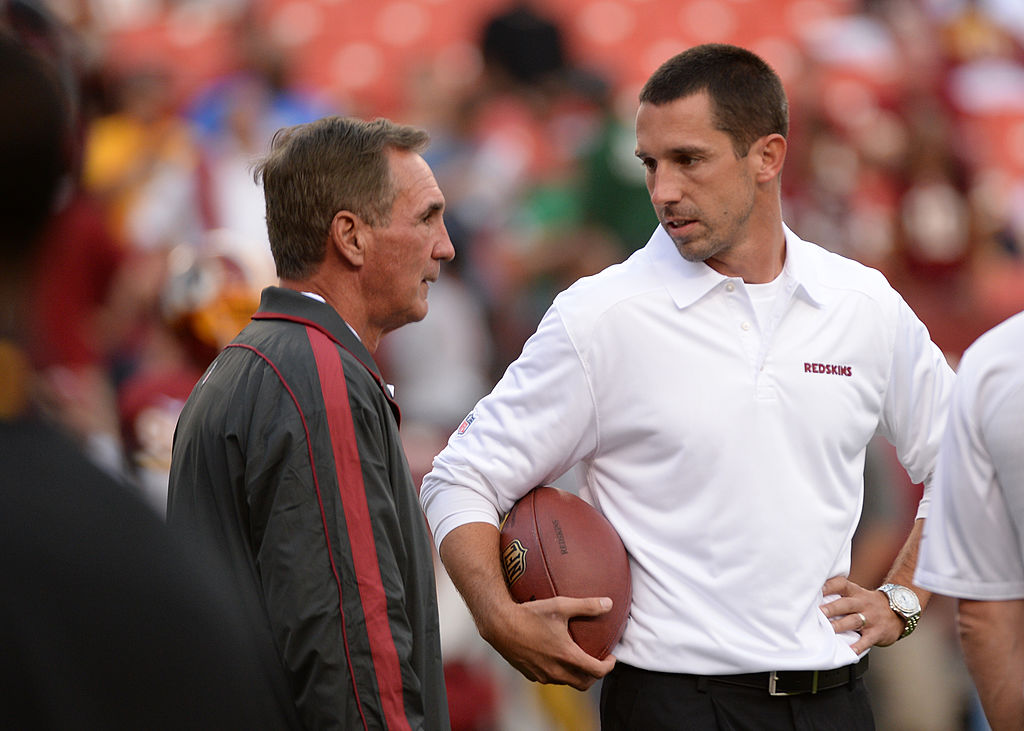 Kyle and Mike Shanahan talking about a play.