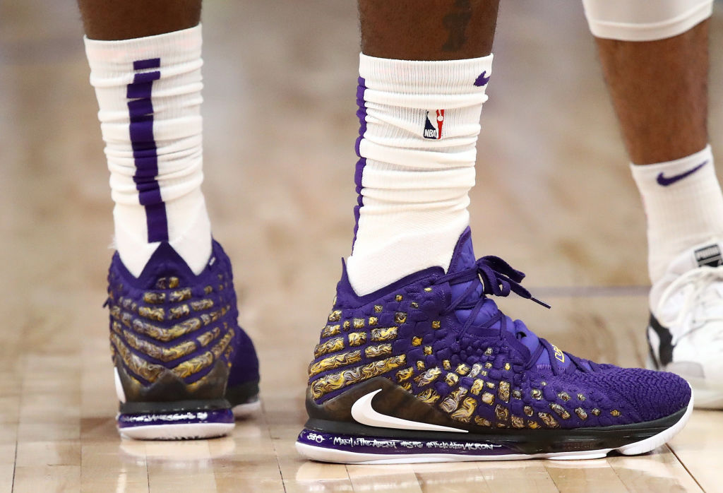 lebron james sneakers tonight