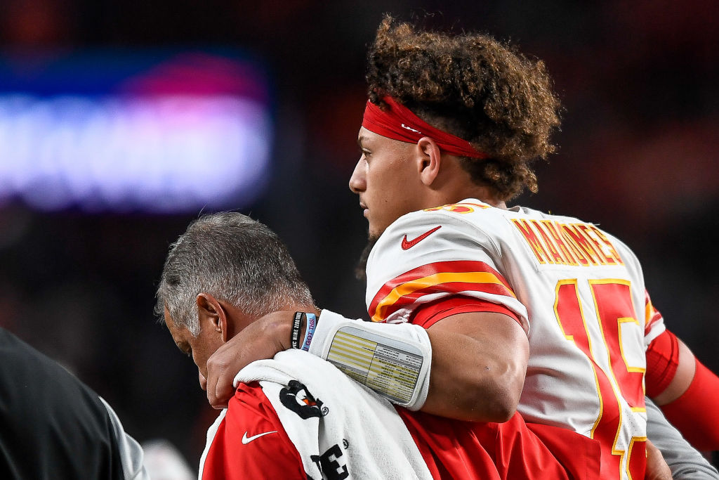 Patrick Mahomes had to be helped off the field after his injury