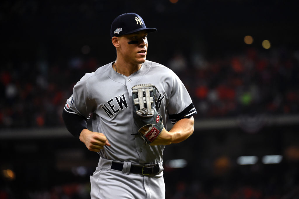 nike swoosh on yankees jersey