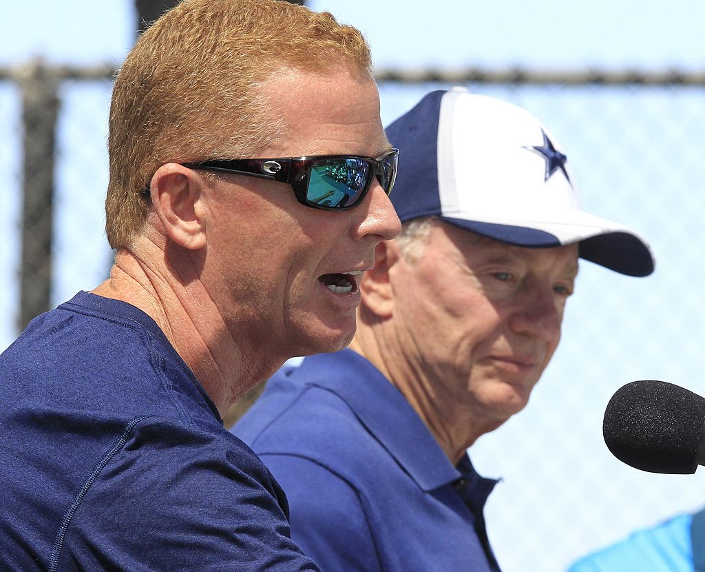Dallas Cowboys head coach Jason Garrett (L) and owner Jerry Jones