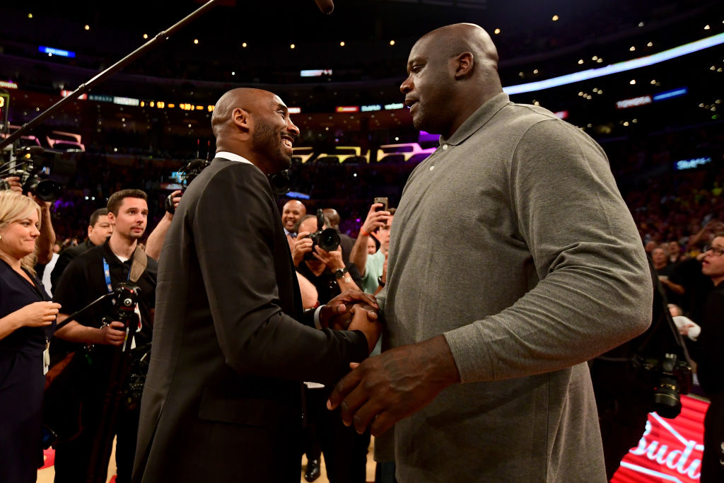 Kobe Bryant and Shaquille O'Neal shake hands at halftime