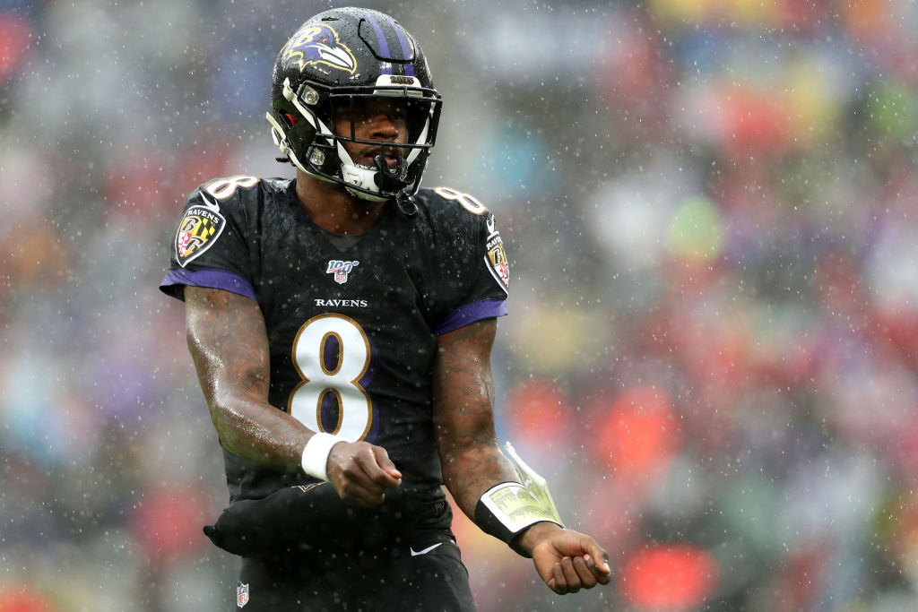 Lamar Jackson celebrates a Baltimore Ravens touchdown in style