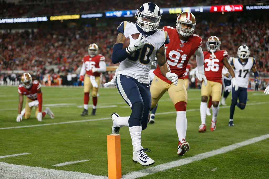 Todd Gurley scoring the record-setting touchdown against the San Francisco 49ers