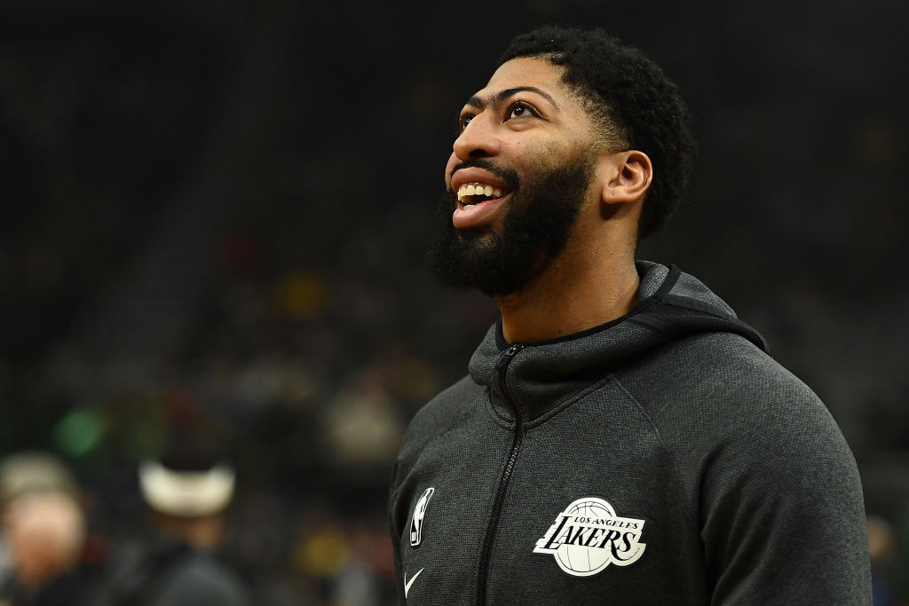Anthony Davis of the Los Angeles Lakers participates in warmups