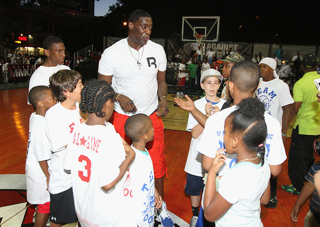Former NBA Player Shawn Kemp chats with children at 2013's Re