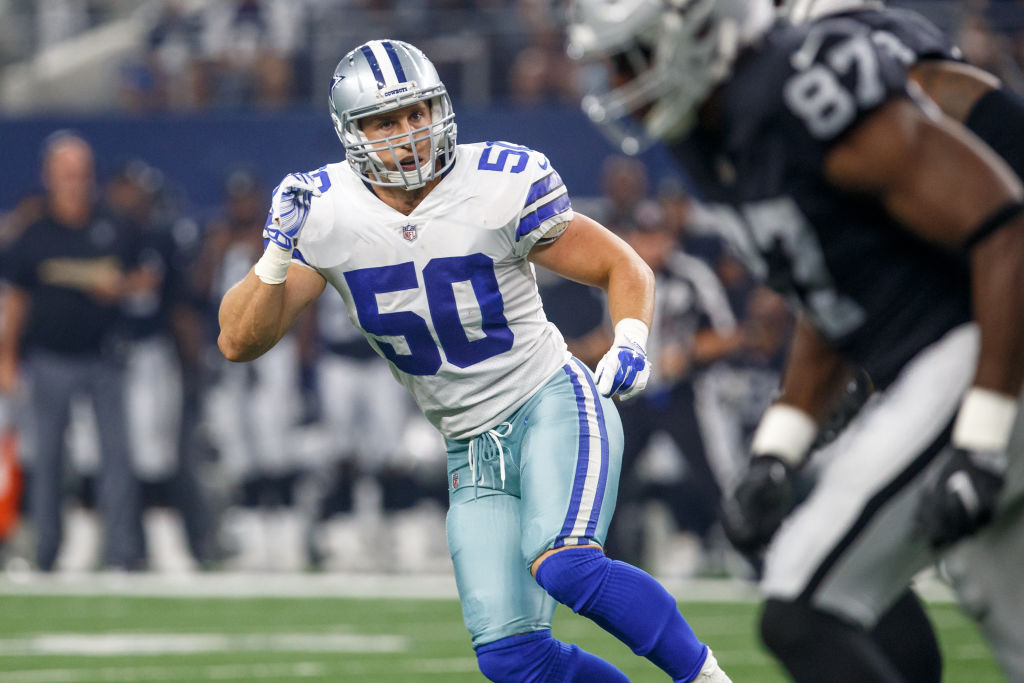 Cowboys linebacker Sean Lee has a unique beverage of choice on the sidelines, one that draws some jeers from his teammates.