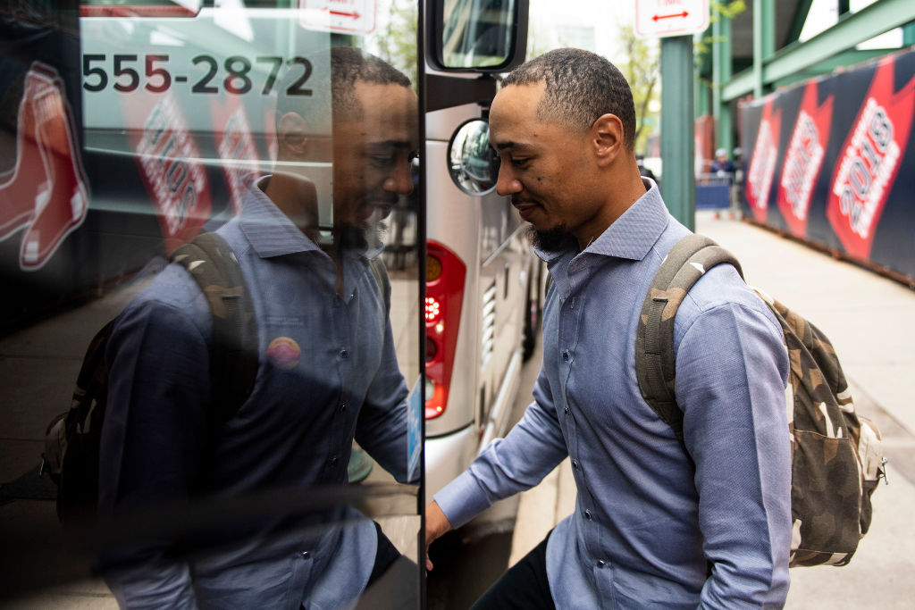 Mookie Betts boards the team bus in 2019