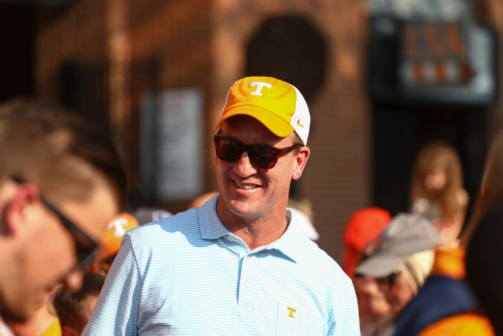 Tennessee Volunteers alumnus Peyton Manning talks with fans in 2019
