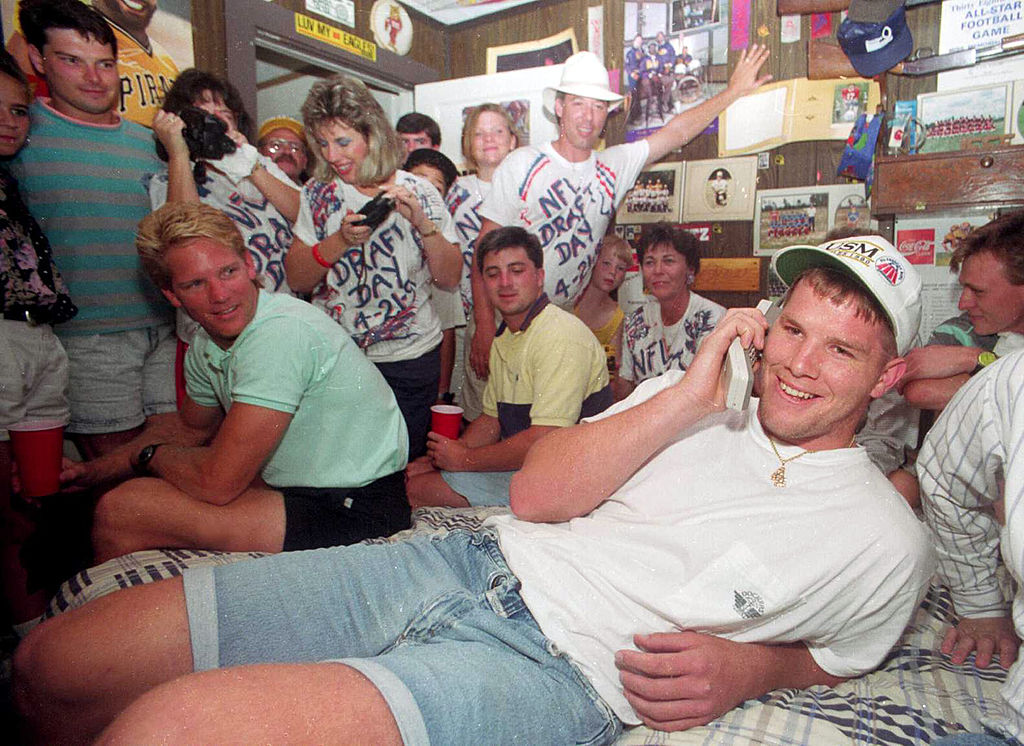 Packers legend Brett Favre gets a call from the Atlanta Falcons when they select him in the NFL draft.