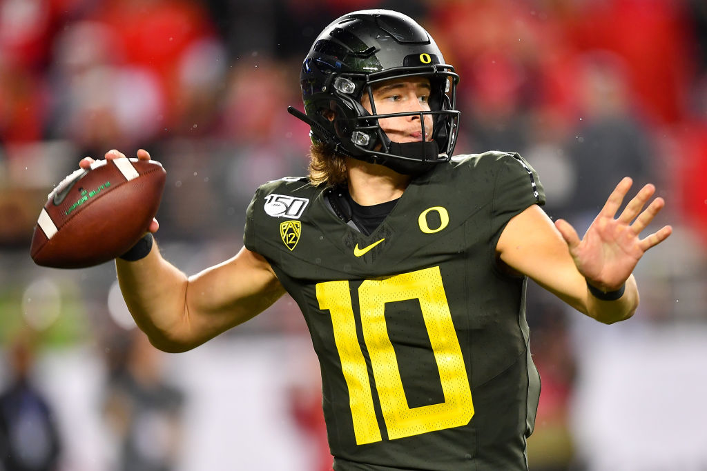 Kurt Warner isn't sure if Justin Herbert has the technique to thrive in the NFL.