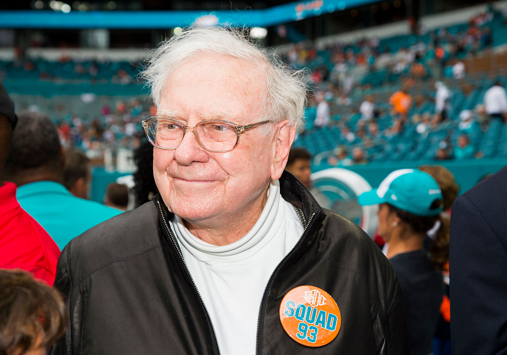 Warren Buffett wearing a pin to support Ndamukong Suh