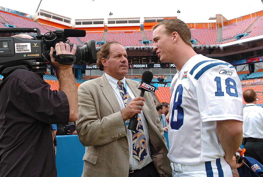 Chris Berman of ESPN interviews Peyton Manning of the Indianapolis Colts in 2007