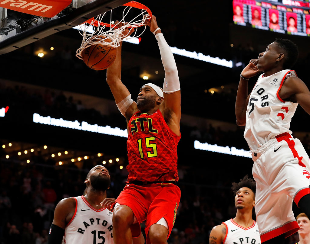 Vince Carter puts on a show in legendary 2000 Slam Dunk Contest