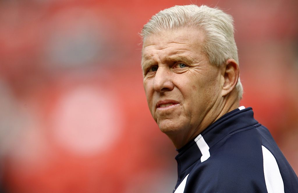 Bill Parcells looking on from the sideline during a Cowboys game