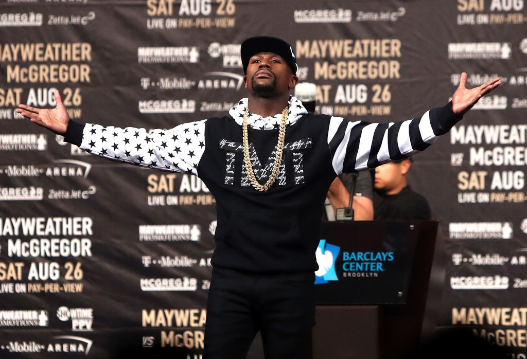 21 Examples of Floyd Mayweather Flaunting His Insane Wealth