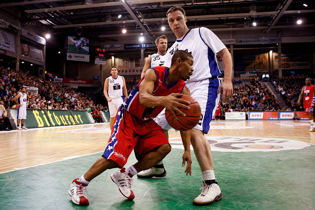 The Shortest Player in NBA History. muggsy bogues michael jordan. 