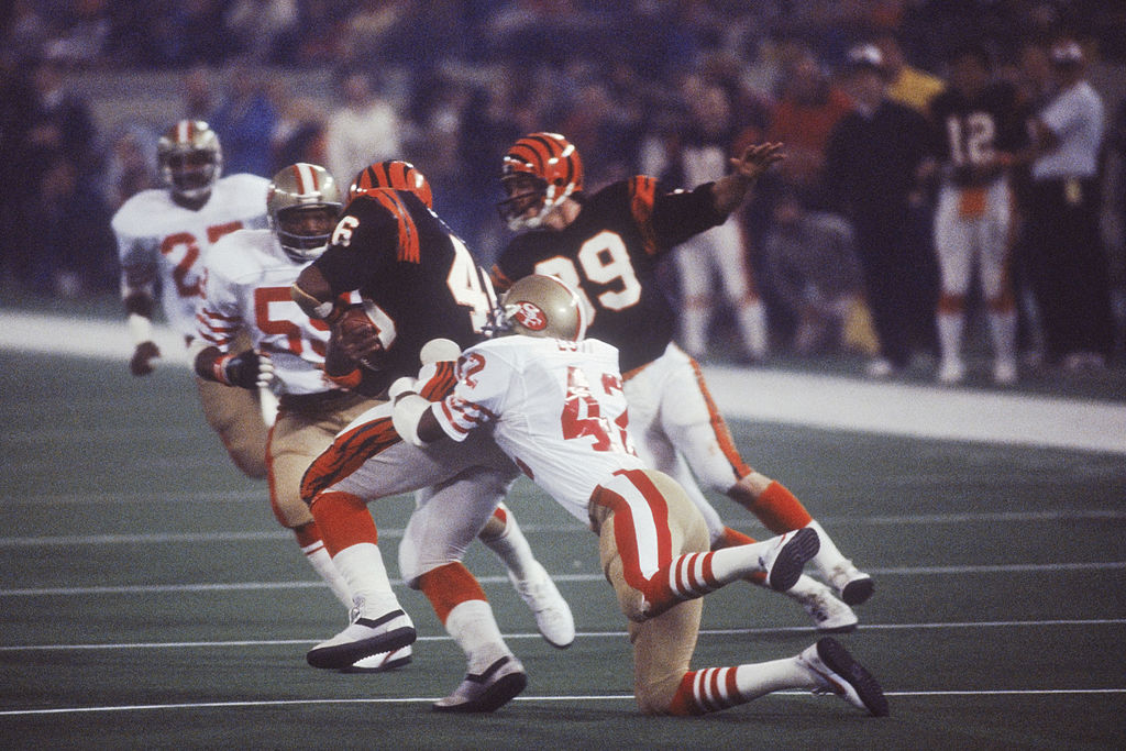 San Francisco 49ers' cornerback Ronnie Lott runs to tackle