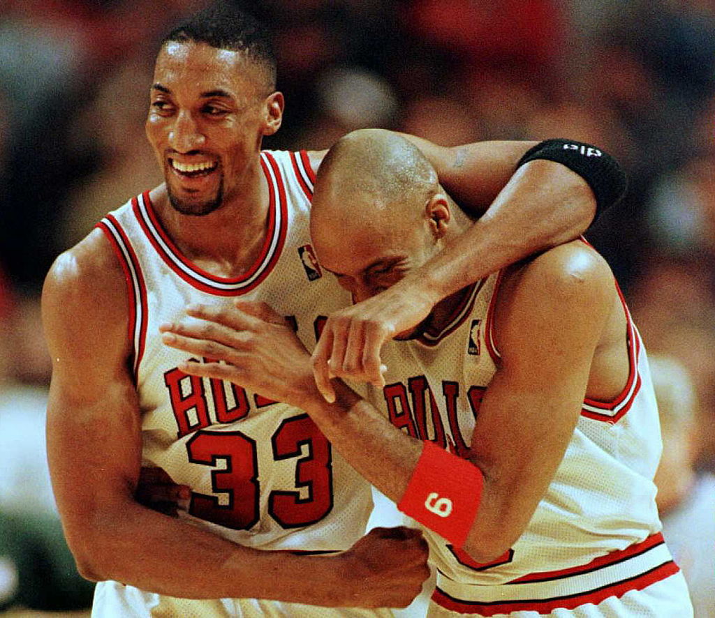 1992-1993 CHICAGO BULLS NBA WORLD CHAMPIONS TEAM PHOTO WITH MICHAEL JORDAN