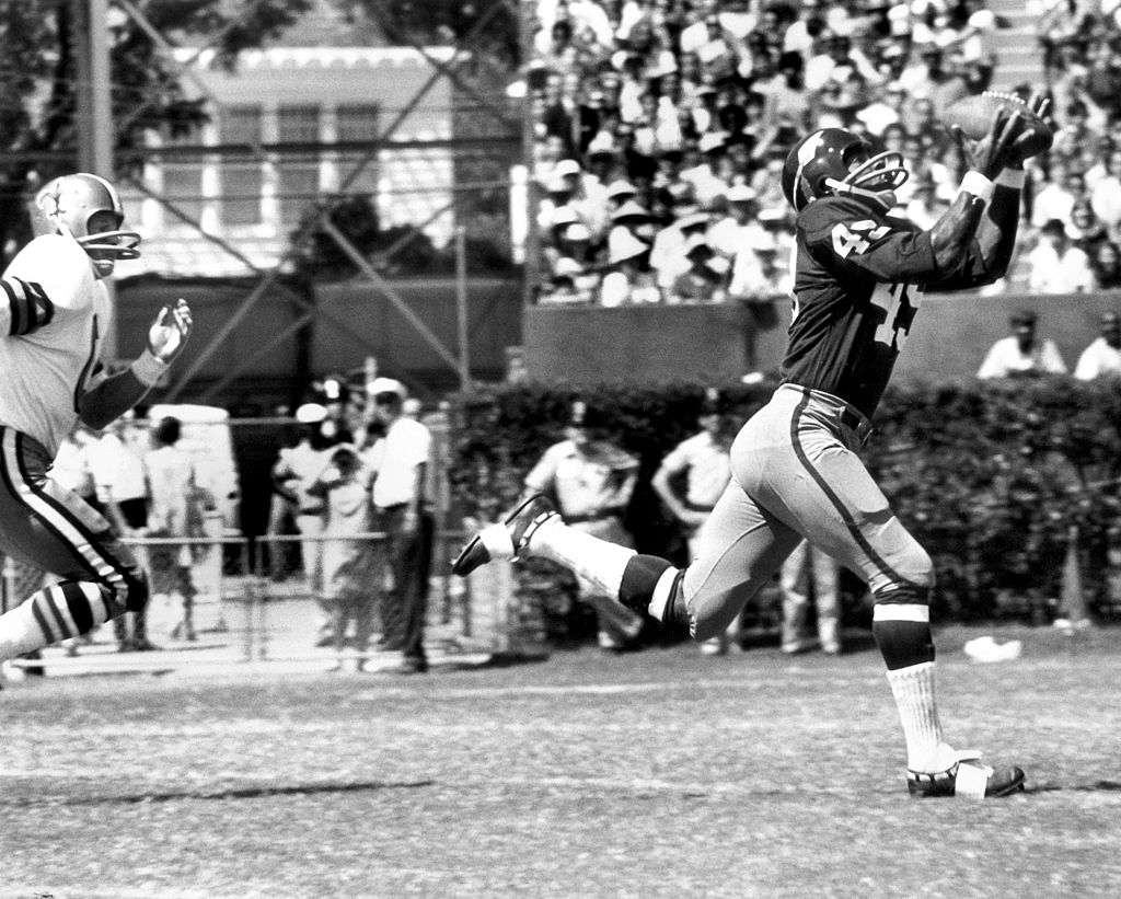 Bobby Mitchell, who broke the Washington Redskins' color barrier, will have his number retired this season.