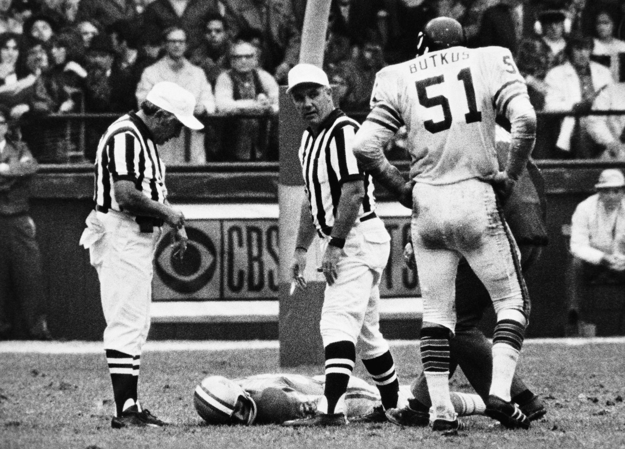 Chuck Hughes tragically died during an NFL game in 1971.