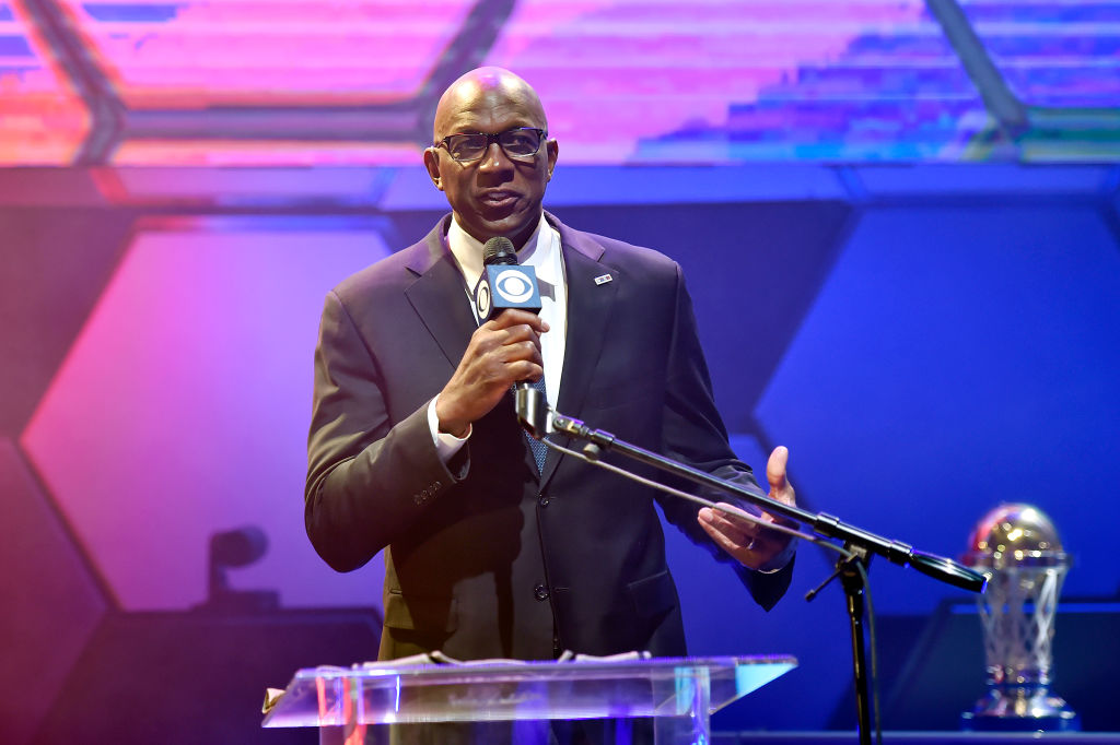 Clyde Drexler talking into a microphone