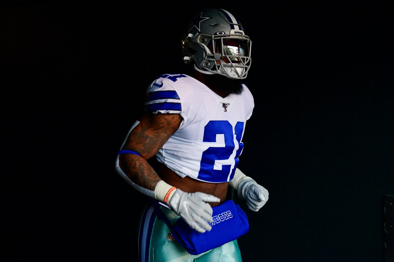 Ezekiel Elliott threatened to sue Sports Illustrated, but the Cowboys running back really brought the problem upon himself.
