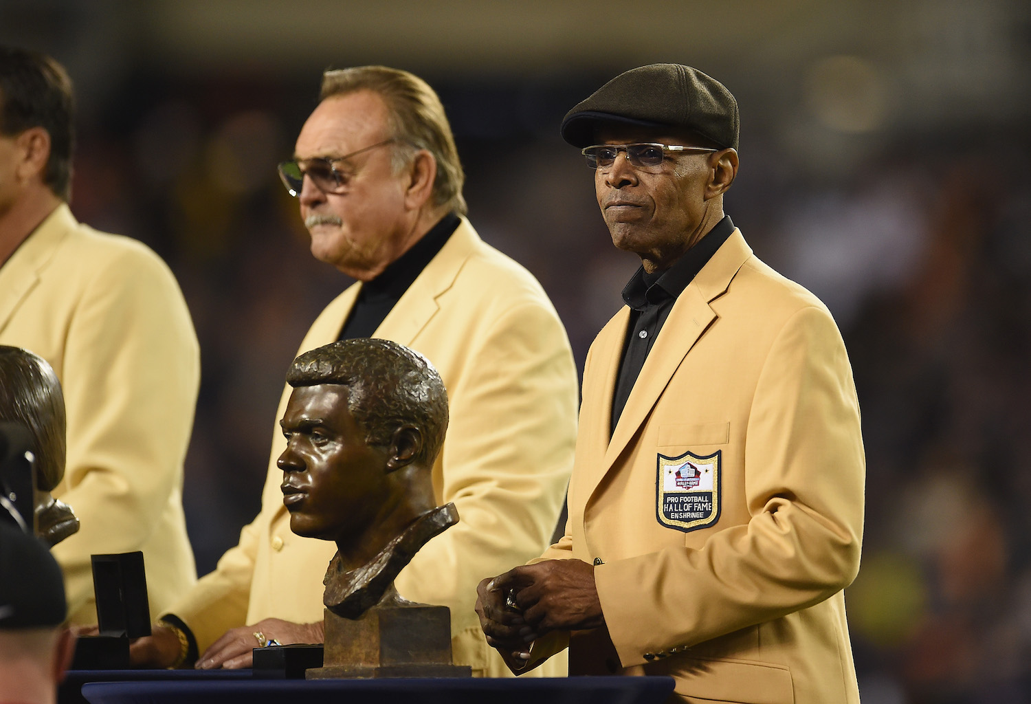 Gale Sayers is one of the greatest NFL players of all time, but he's been battling dementia since his diagnosis in 2017.